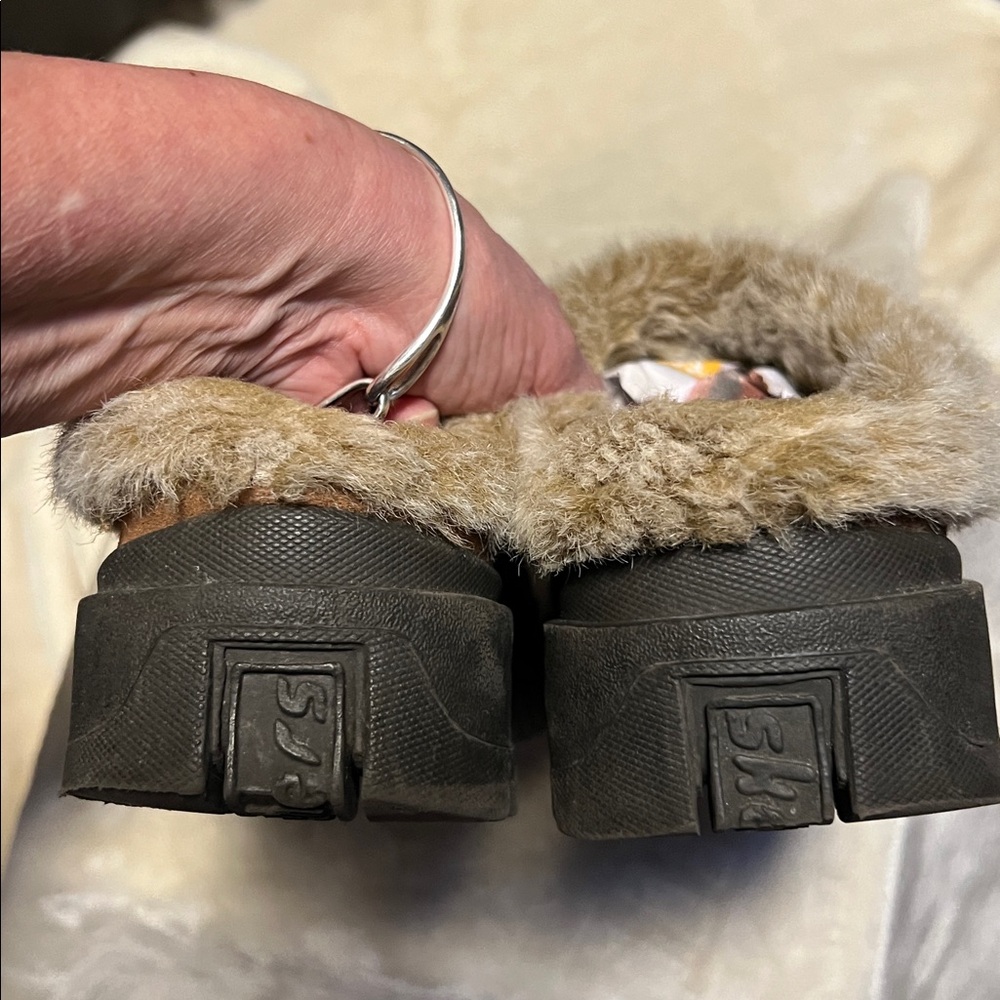 SKETCHERS WORK 🥾 TAN/BROWN LEATHER FAUX FUR LINED NON-SLIP SOLE CLOGS Women’s 10 - Picture 13 of 15